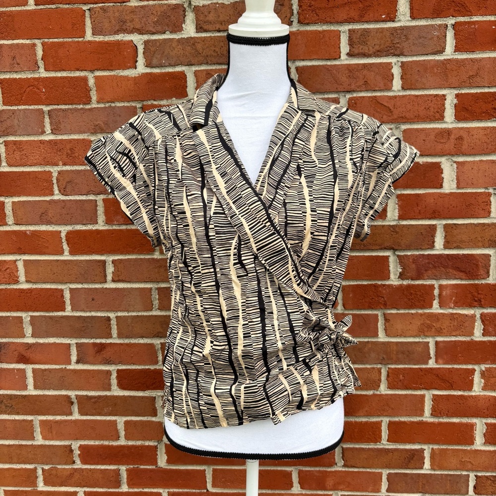 Nine West Structured Abstract Black & Cream Cap Sleeve Wrap Top Womens Medium